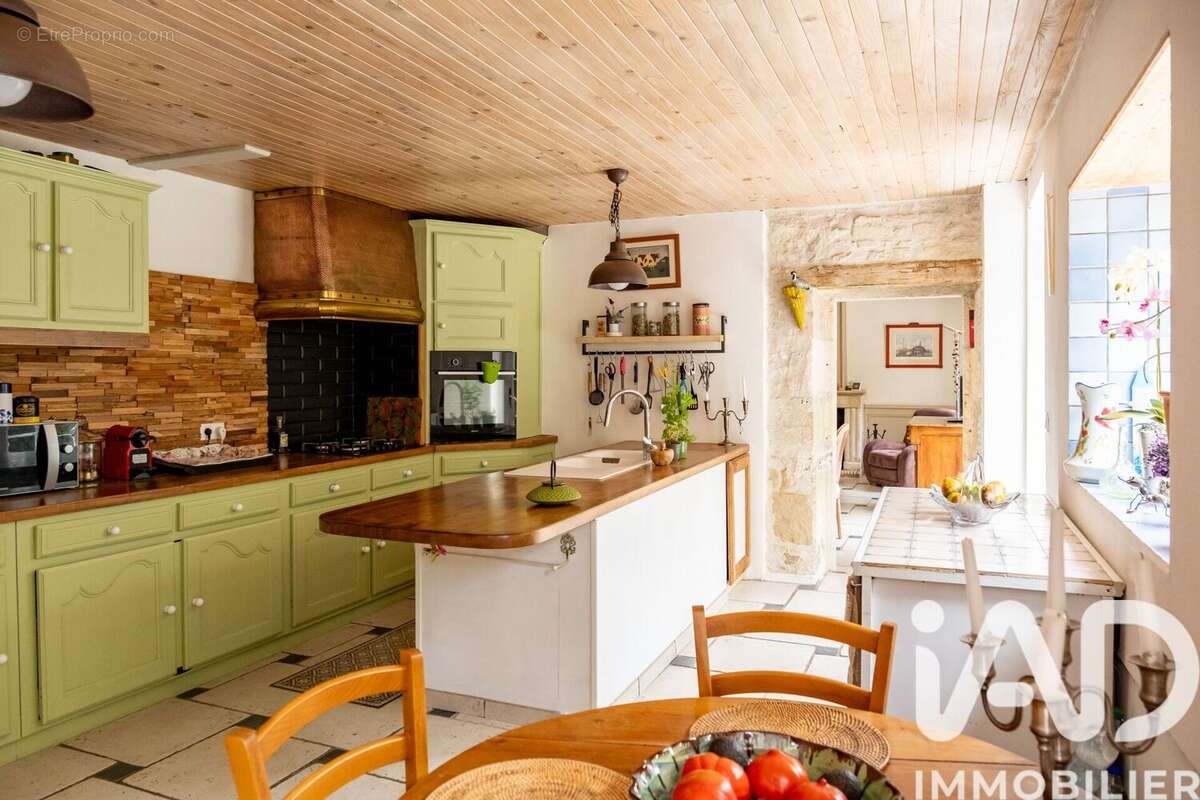 Maison 275 m² à Sainte-Soulle  - photo 7