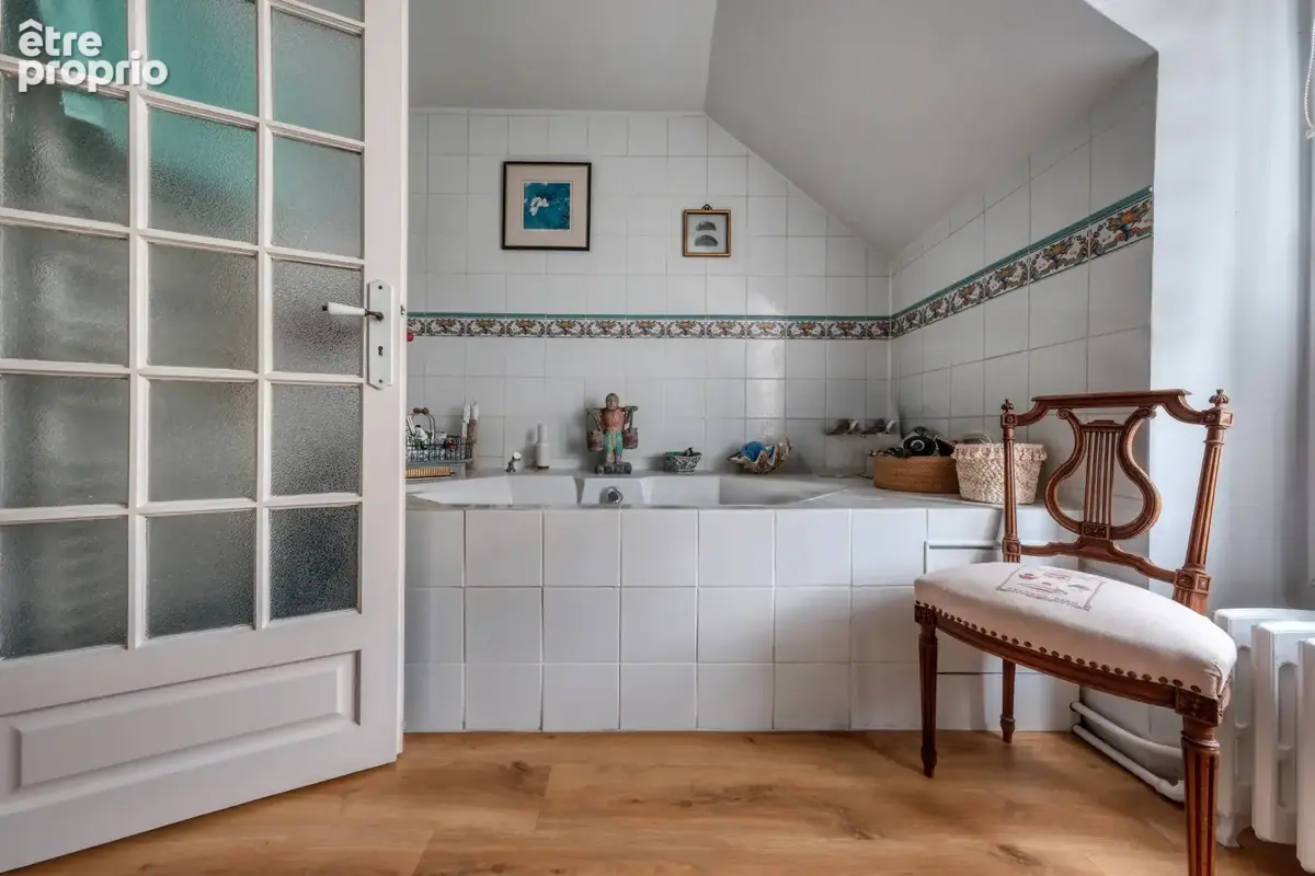 Tres belle maison ancienne de 213m2 au sol - 4 chambres - terrain arbore de 1100m2 - photo 21
