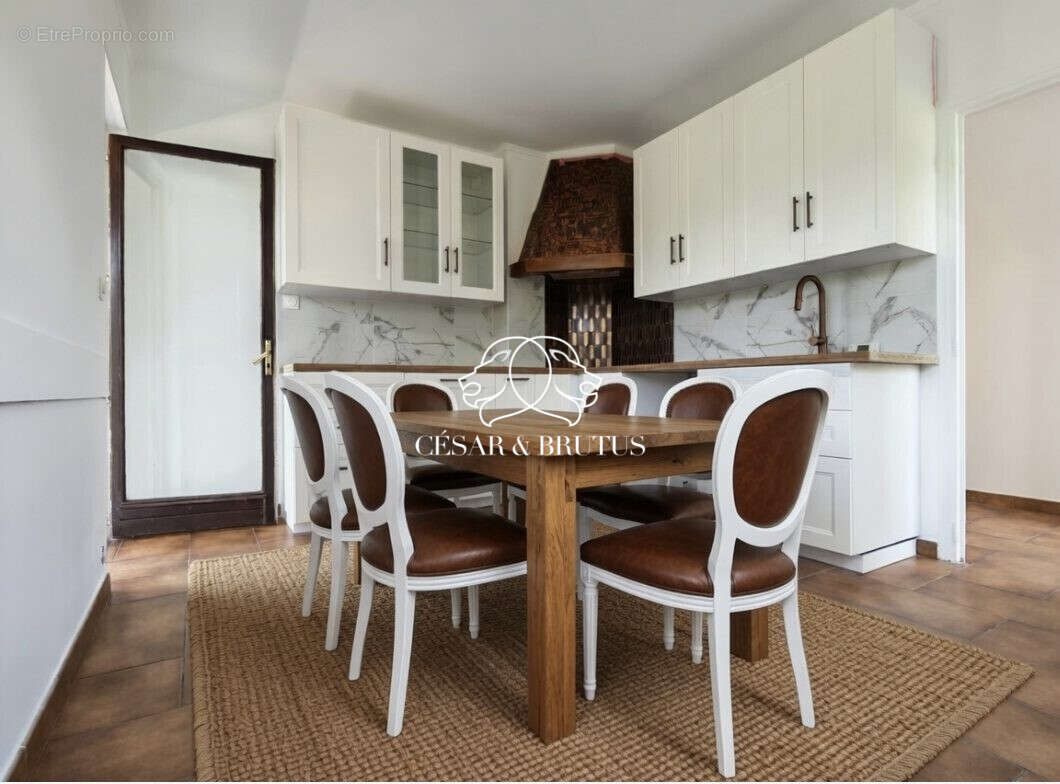 Maison 154 m² à Saint-Genis-Laval  - photo 6