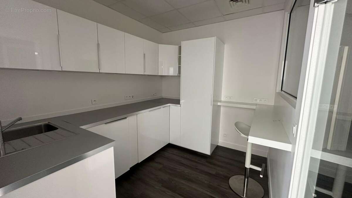 Local Professionnel centre commercial Chamfleury - photo 7
