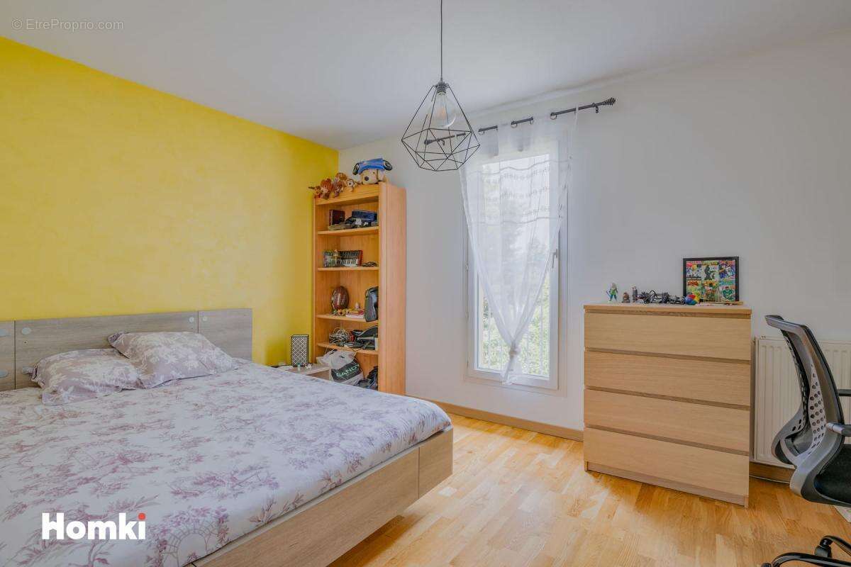Villeurbanne – Duplex esprit maison avec terrasse, jardin et garage - photo 9