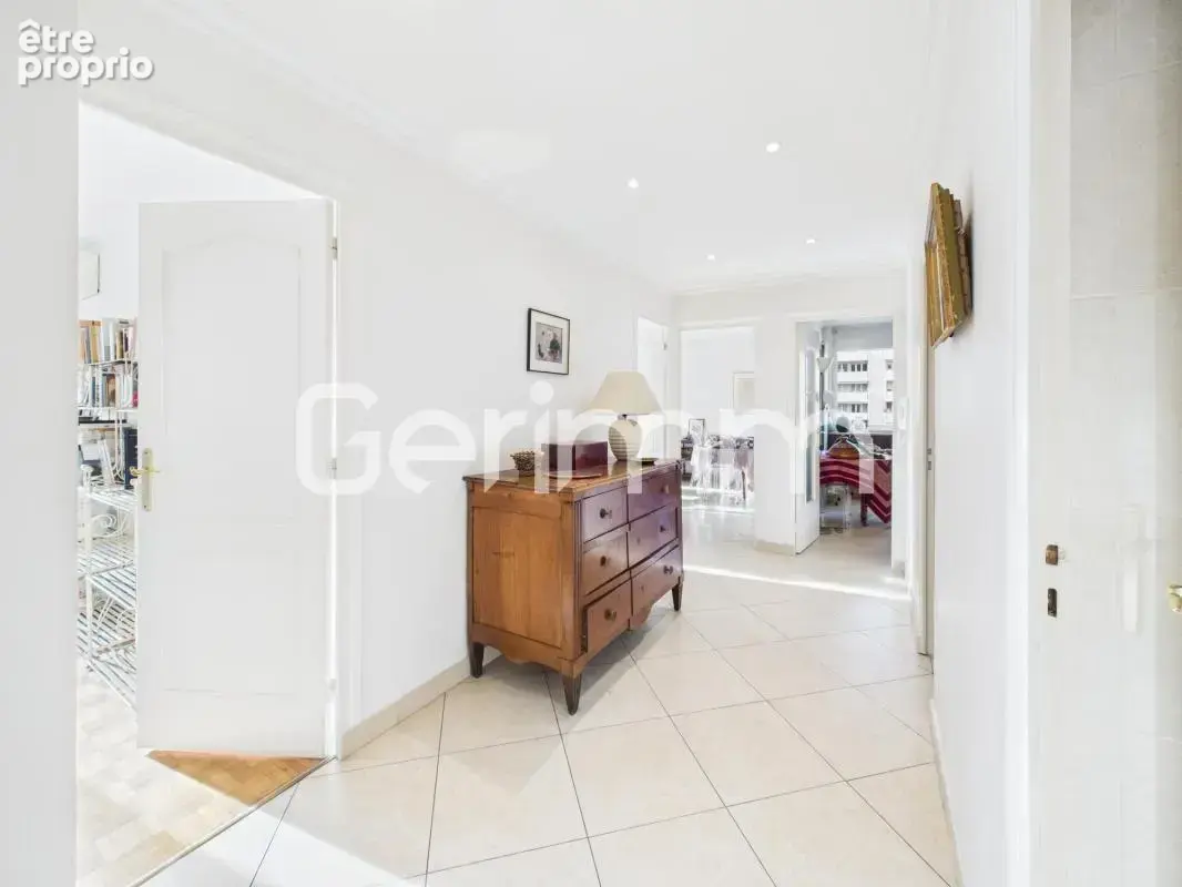 Vente - Appartement - 3 pièces + cuisine - 75 m² - 215 000 € - - photo 18