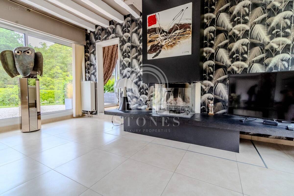 Maison 212 m² à Crespieres  - photo 8