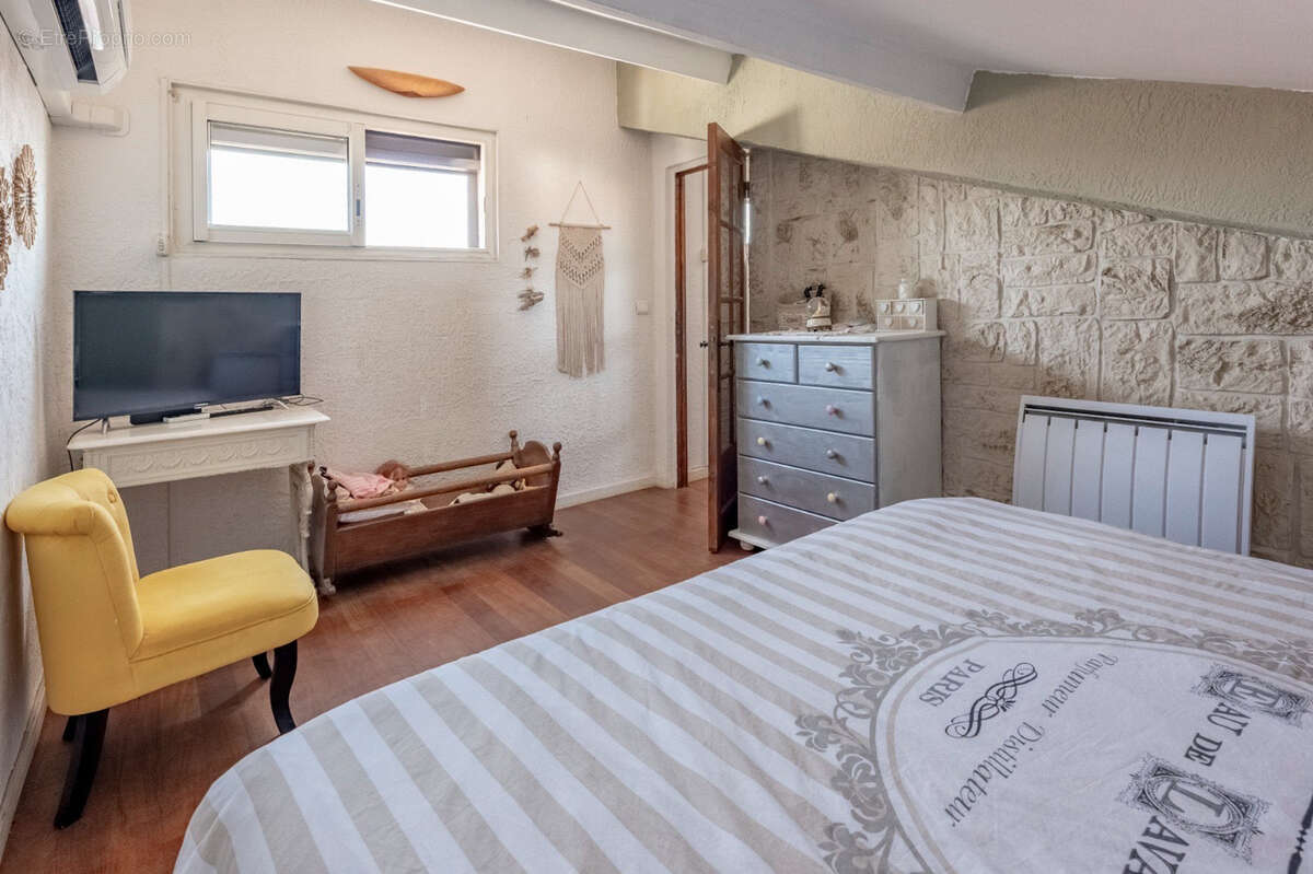 Bel appartement type 4 en DUPLEX - idéalement situé - au dernier étage - photo 7