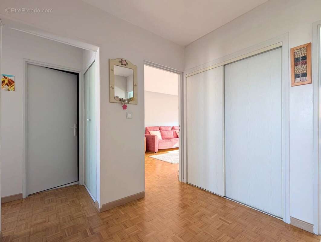 Appartement à LES CLAYES-SOUS-BOIS
