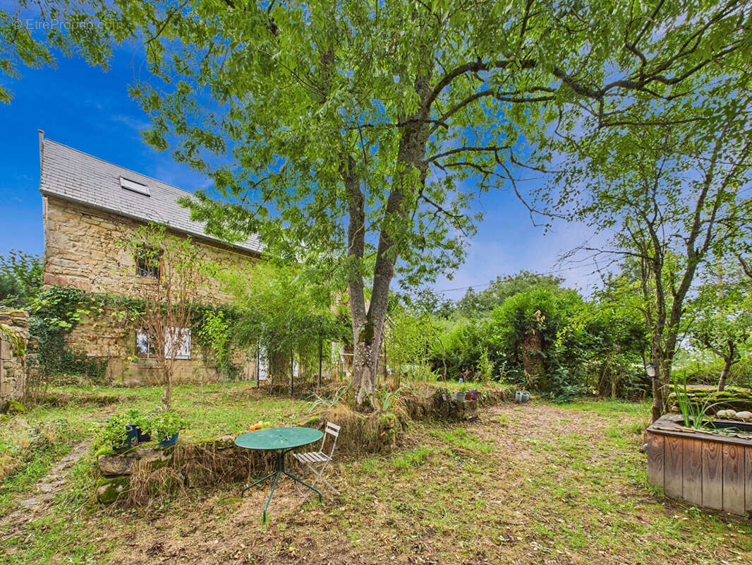 Maison à SAINT-MARCEL-EN-MARCILLAT