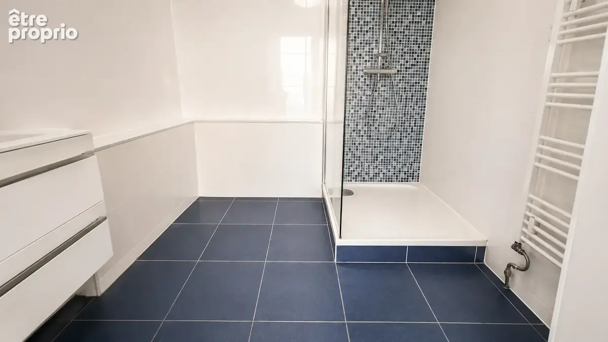 Appartement T4/5 avec terrasse, parking et cave   Boulevard Cunéo - photo 9