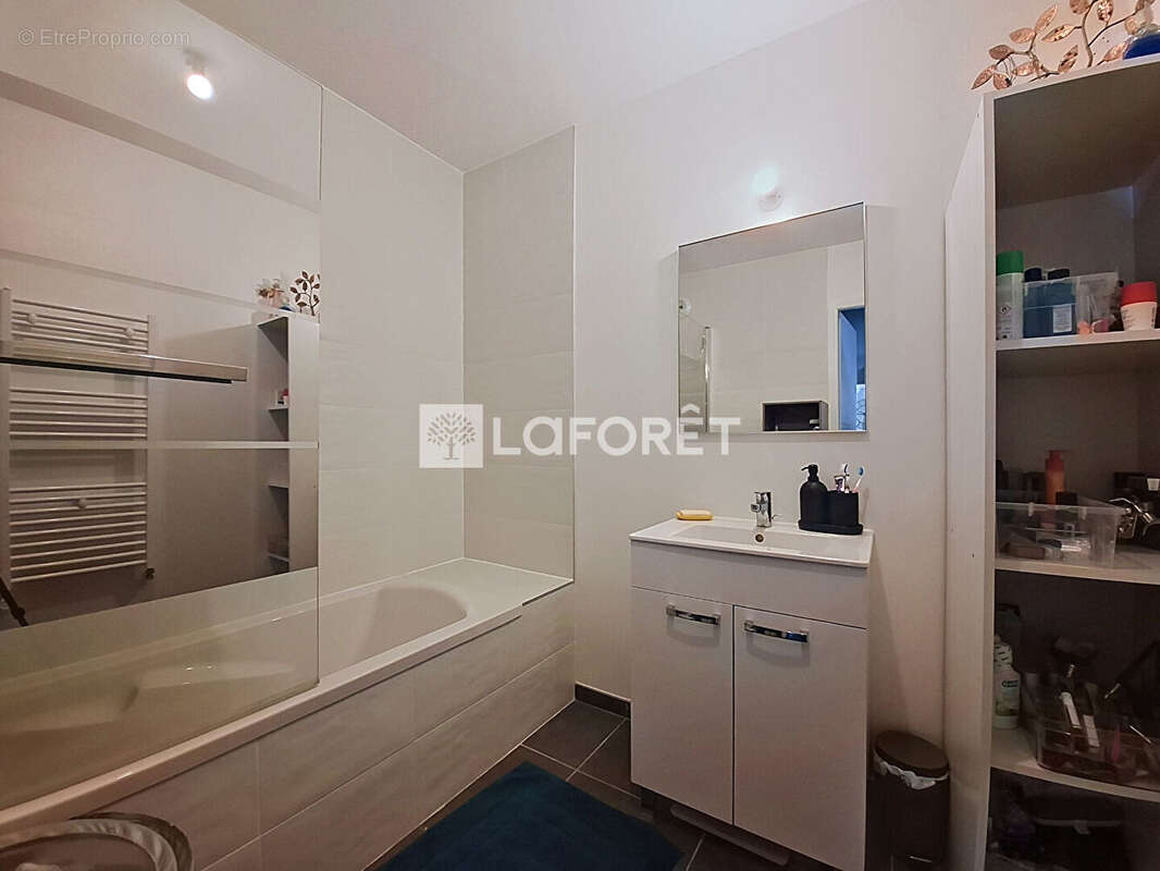 Appartement à MYANS