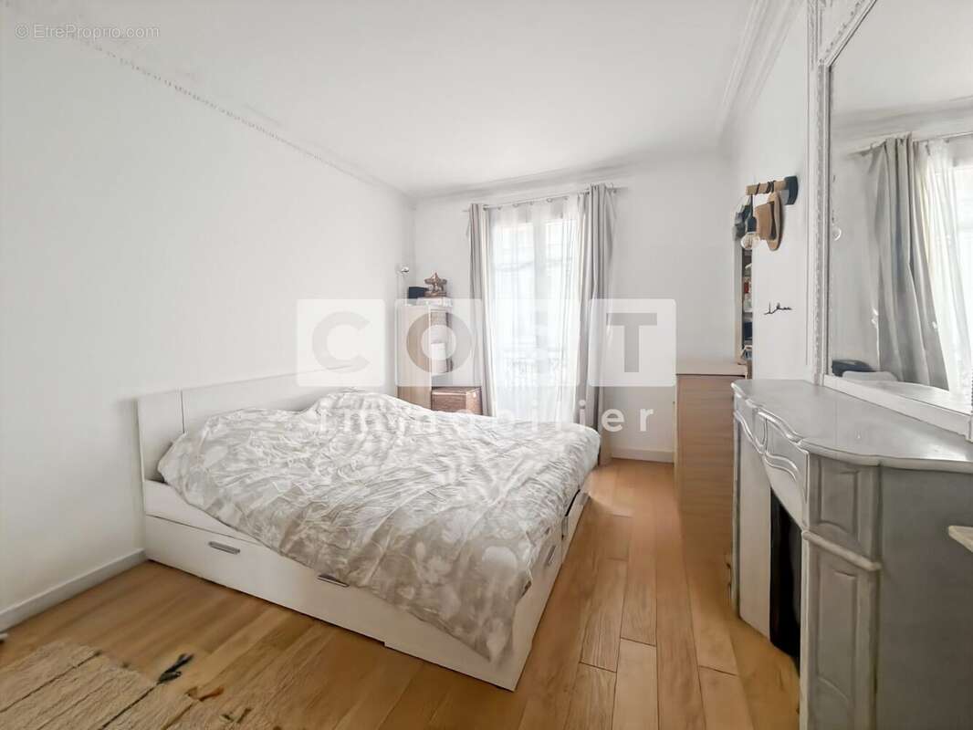 Appartement à COURBEVOIE