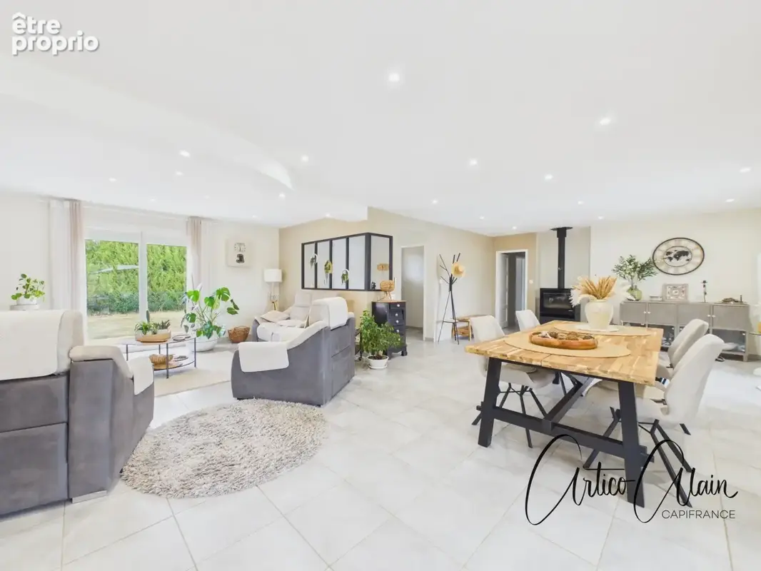 Maison de plain-pied 200 m² avec appartement indépendant et piscine - photo 2