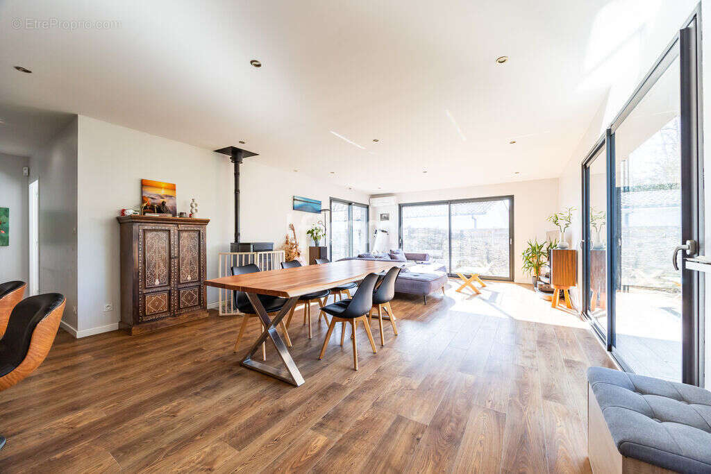 Maison à CABANAC-ET-VILLAGRAINS