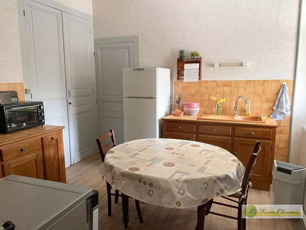 Maison à AIGRE