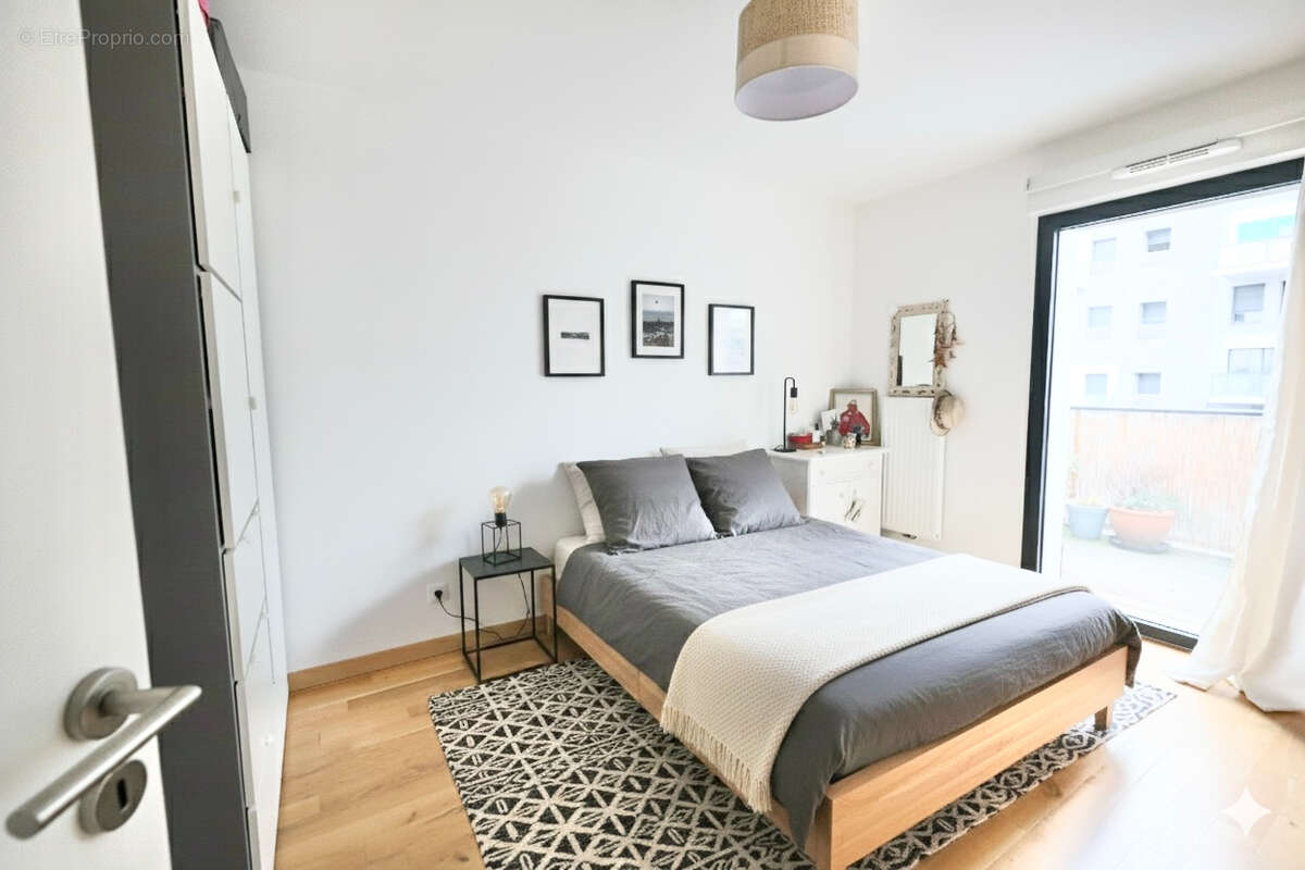 Appartement à PARIS-14E