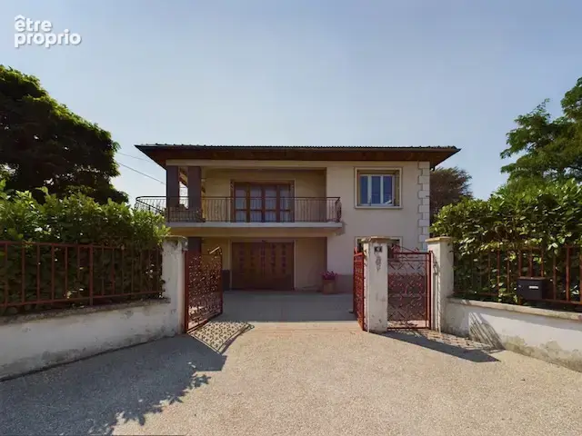 CHASSIEU   200 m2, beaux volumes et multiples possibilités - photo 6