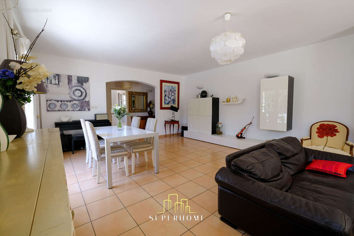 Maison familiale T5 avec piscine   Un véritable havre de paix aux Caillols (Marseille 13012) - photo 10