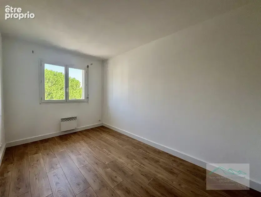 Appartement T3 rénové avec terrasse, garage et place de parking - photo 4