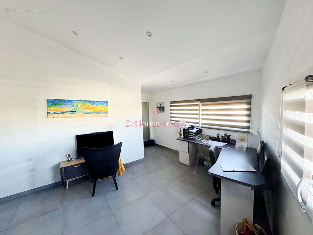 Maison 130 m² à Theza  - photo 2