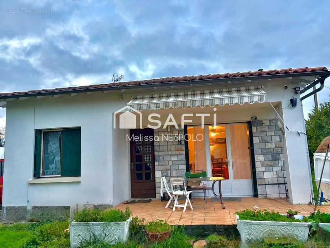 Photo 1 - Maison à SAINTE-FOY-DE-PEYROLIERES