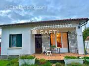 Photo 1 - Maison à SAINTE-FOY-DE-PEYROLIERES