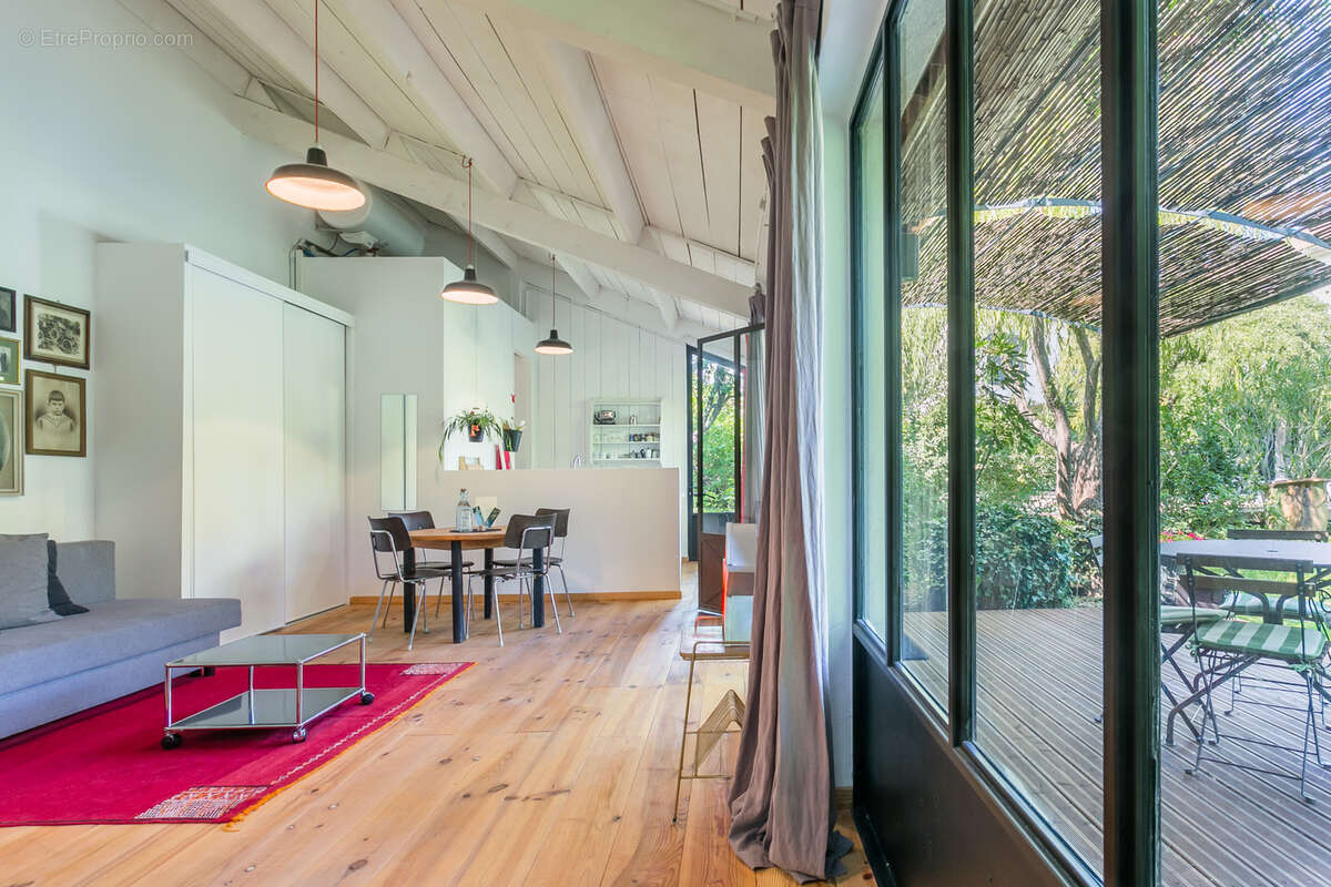 Maison à L'ISLE-SUR-LA-SORGUE