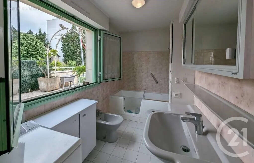 Appartement à SAINT-MAUR-DES-FOSSES