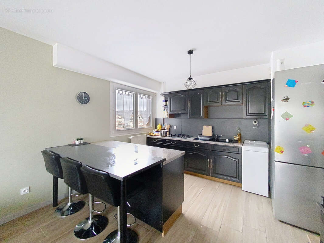 Appartement à SAINT-ETIENNE