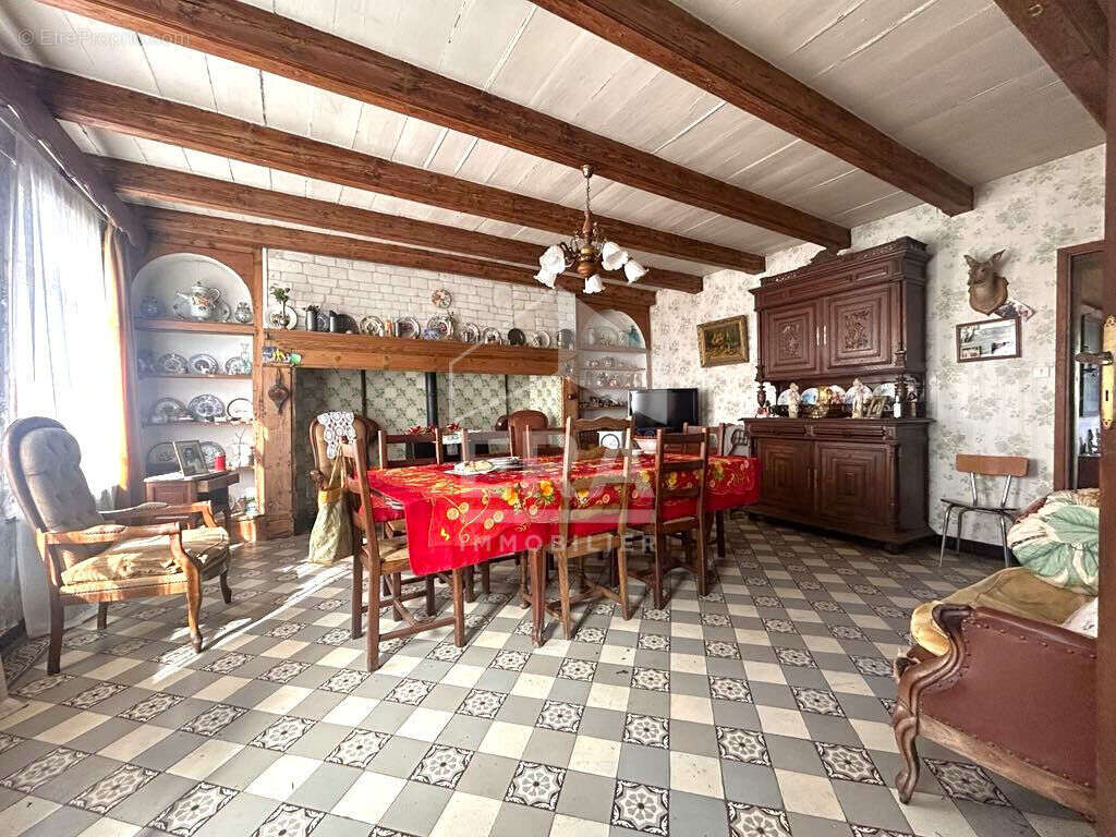 Maison à TOURNEHEM-SUR-LA-HEM