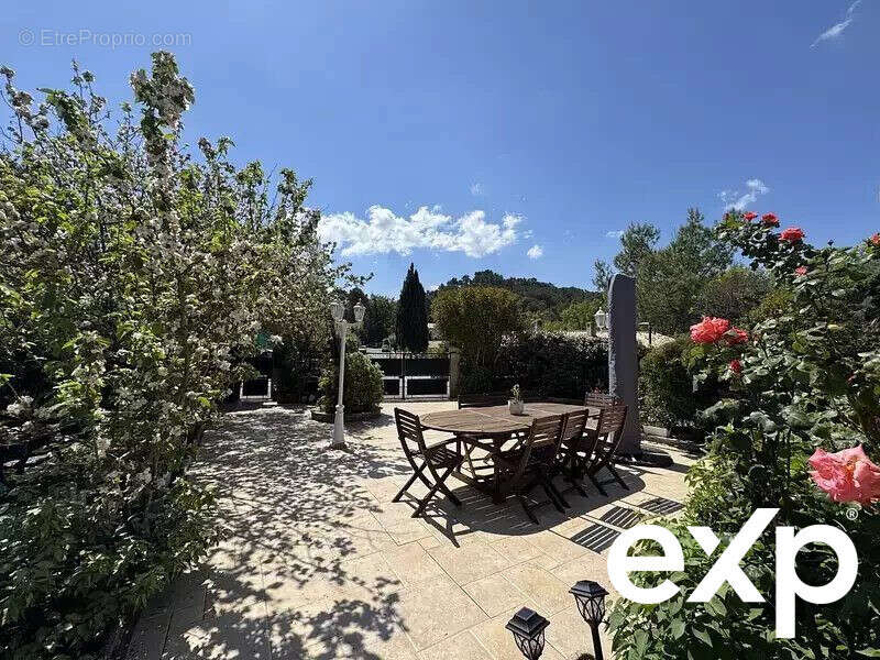 Maison à LA ROQUE-D'ANTHERON