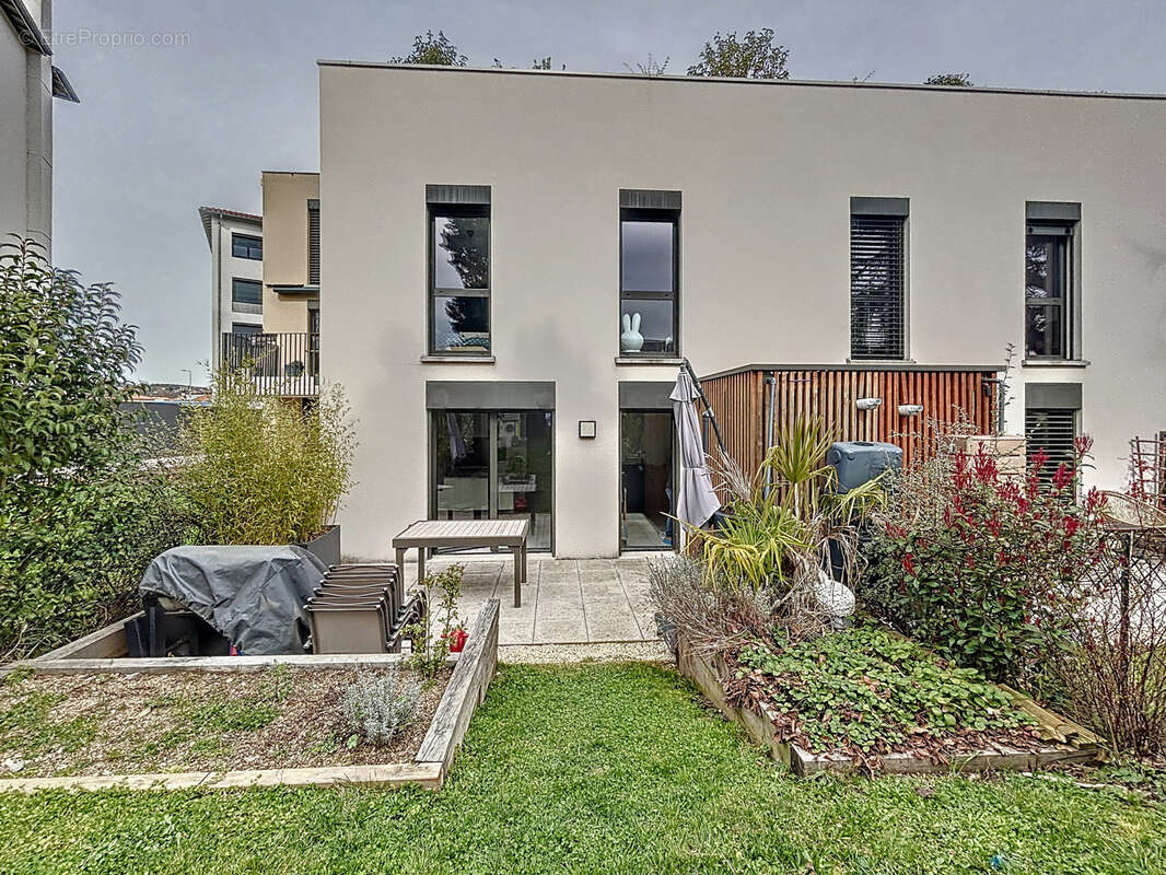 Appartement à MORNANT