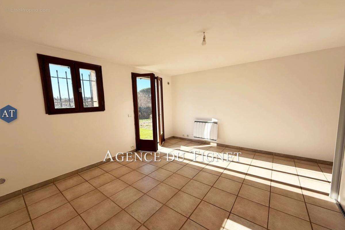 Maison à SAINT-CEZAIRE-SUR-SIAGNE