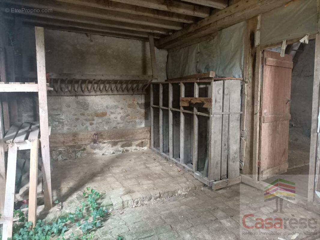 Maison à SAINT-GEORGES-DE-REINTEMBAULT