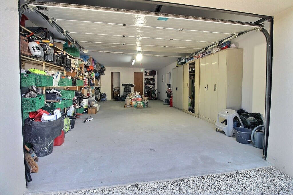 EXCLUSIVITÉ - Maison de 240m² entièrement rénovée avec piscine, véranda et 5 suites - photo 17