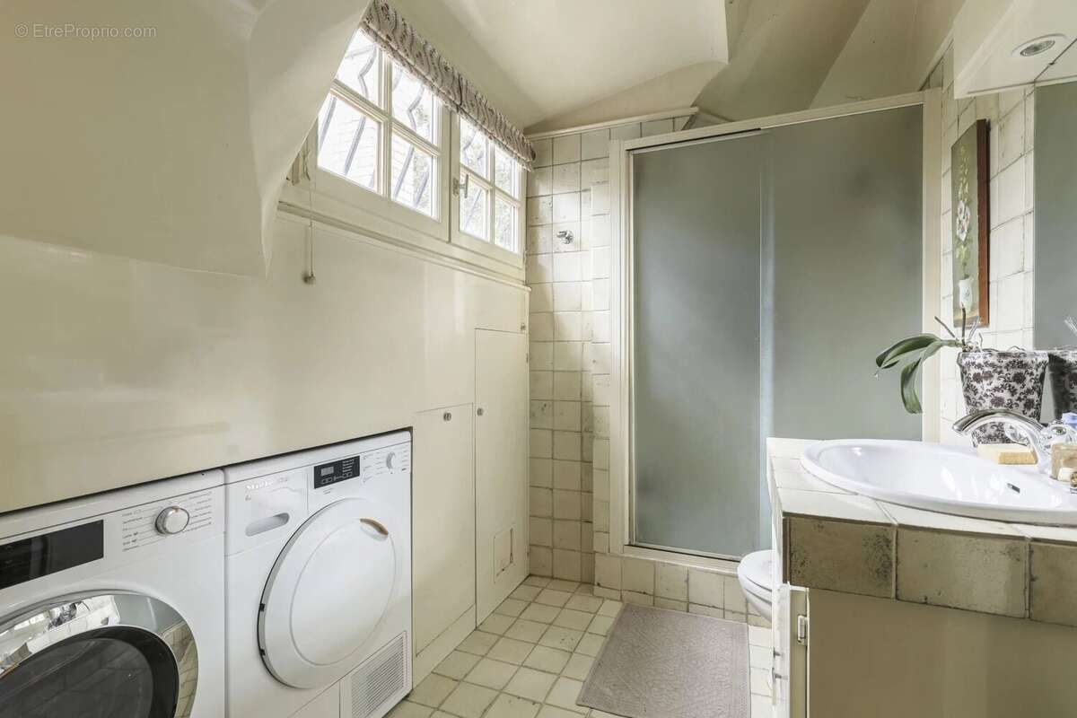 Appartement à NEUILLY-SUR-SEINE