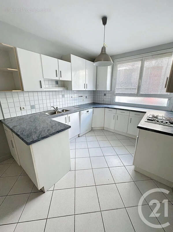 Maison 240 m² à Angouleme  - photo 3