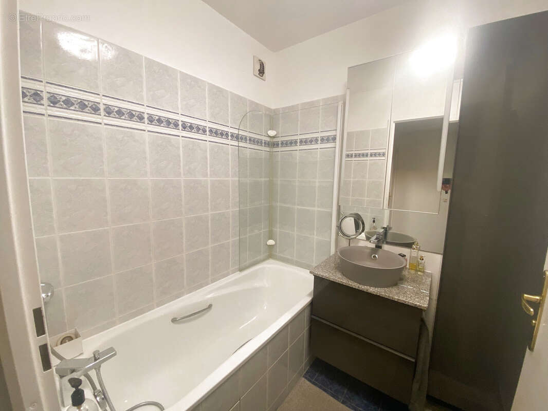 Appartement à COURBEVOIE