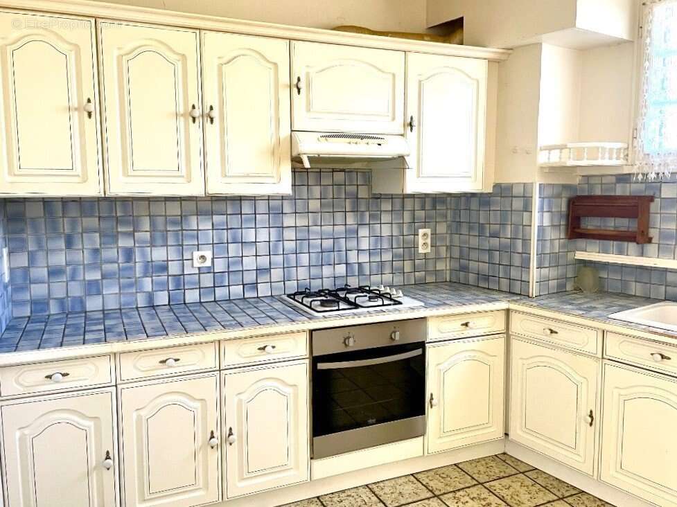 Maison à ENTRAYGUES-SUR-TRUYERE