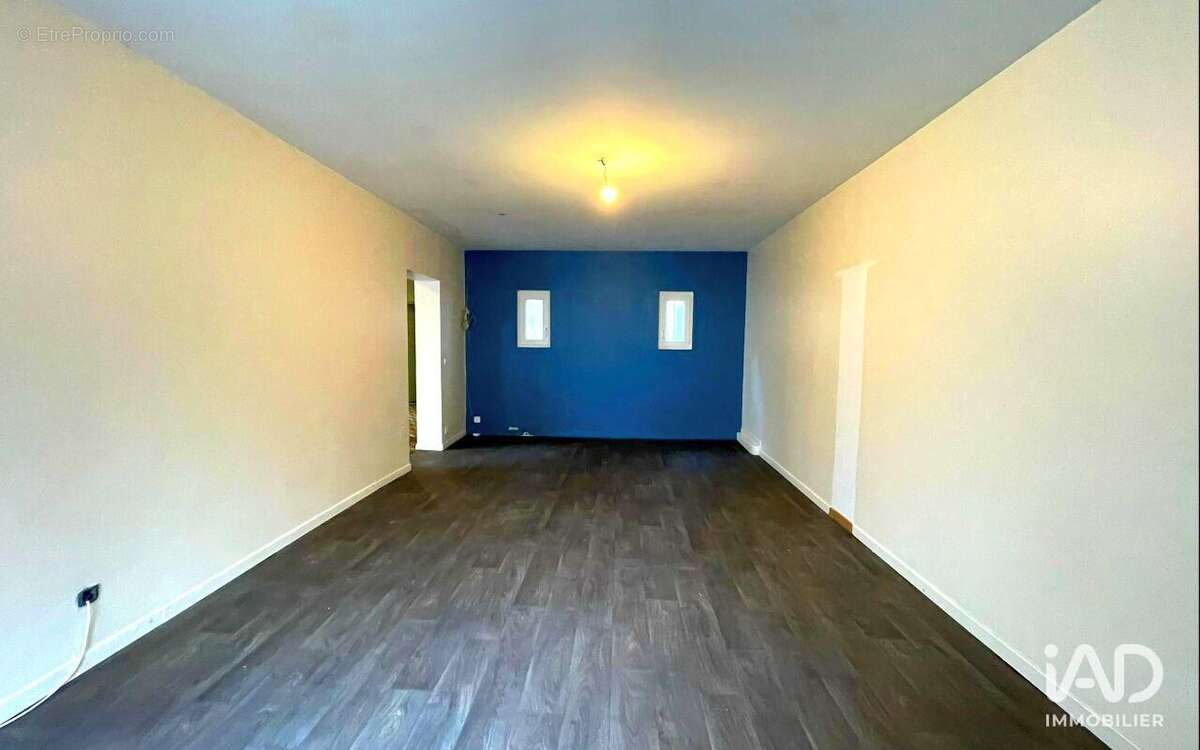 Photo 8 - Commerce à ESBLY