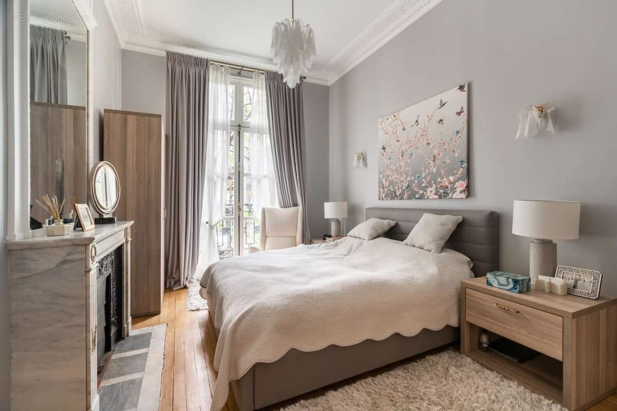 Appartement à PARIS-16E