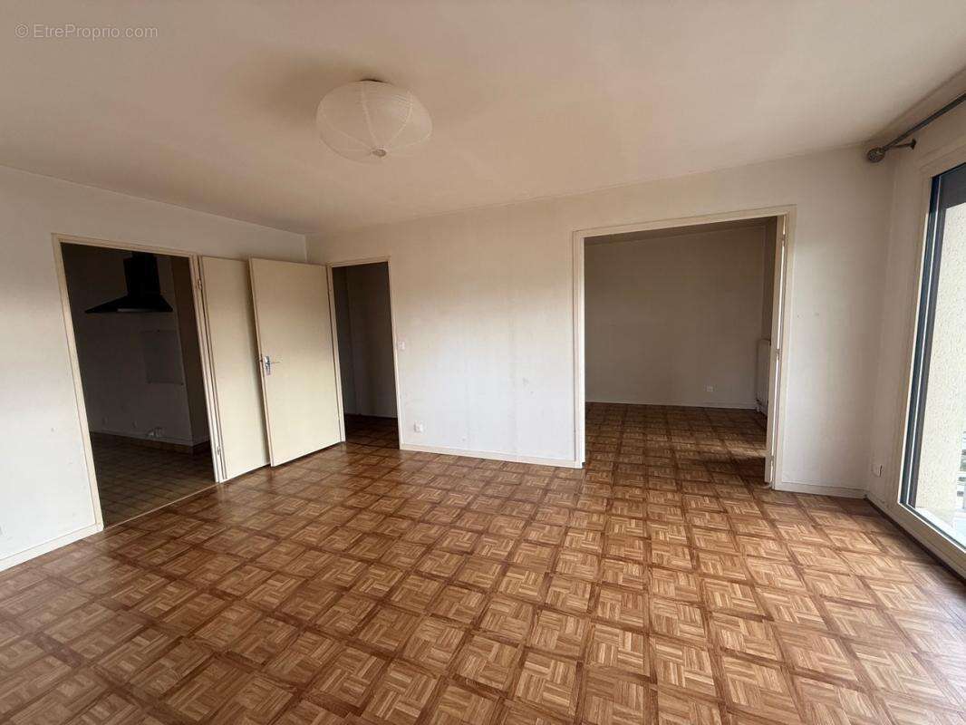 Bel appartement  T3, 65 m2 avec ascenseur, balcon et tennis dans quartier recherché  - 205 000  - DPE C - photo 9