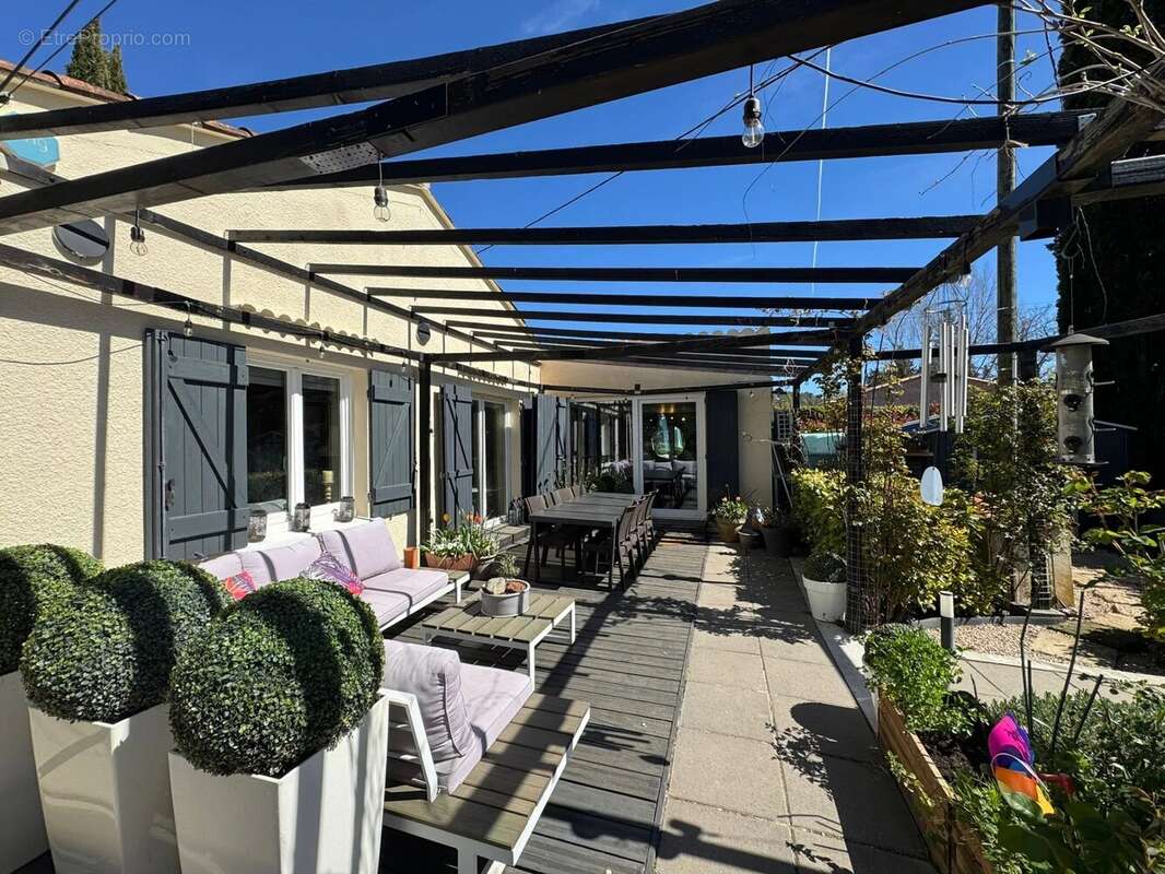 Maison à ENTRECASTEAUX