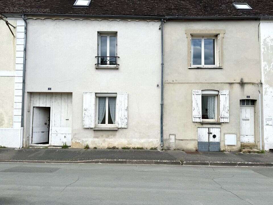 Maison de caractère avec dépendances et fort potentiel au - photo 2