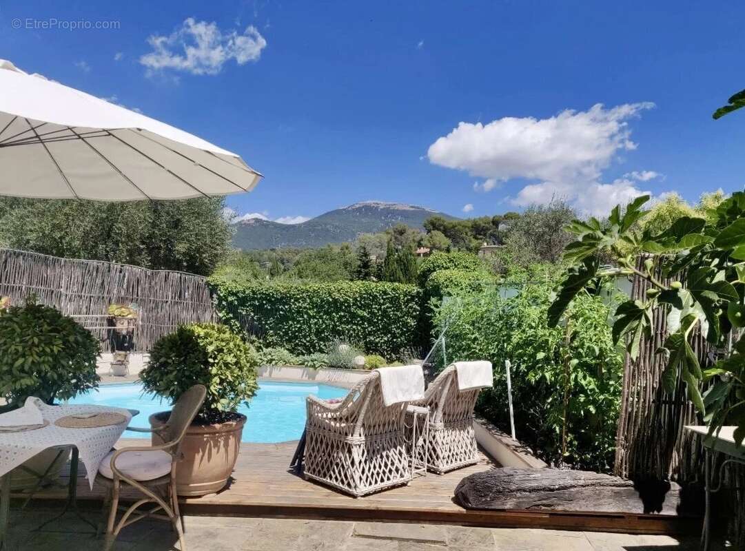Magnifique Mas plein de charme à vendre à Roquefort-les-Pins / Côte d'Azur, - photo 2