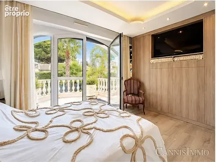 Mandelieu-la-napoule – minelle  villa de 326 m² avec piscine - photo 11