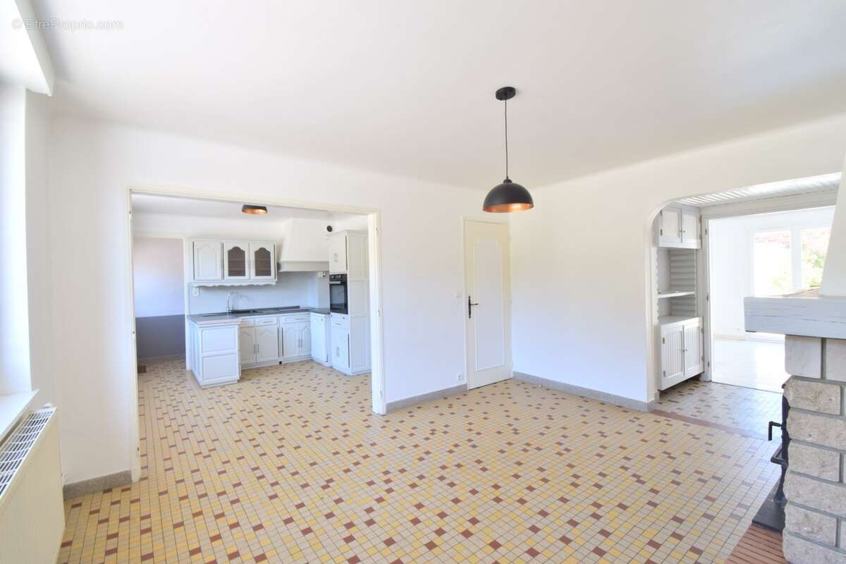 Nettancourt – Maison de campagne 132 m², grand garage et cour privative - photo 3