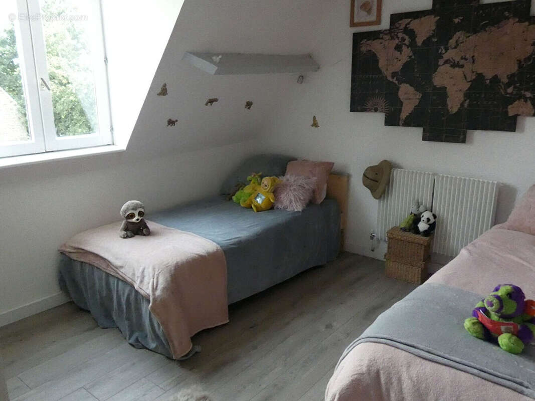 Maison à SAINT-QUENTIN-LES-CHARDONNETS