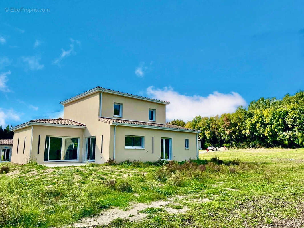 Maison à LES GRANGES-GONTARDES