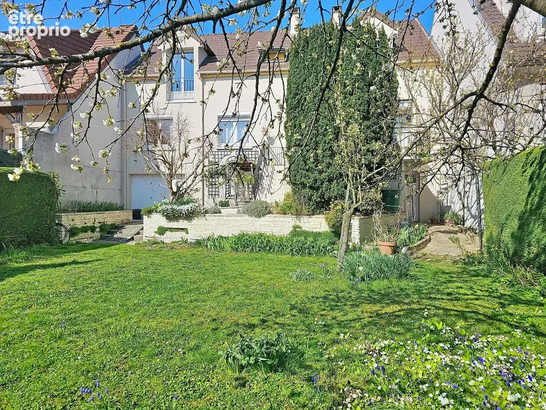Maison - 148 m² - 7 pièces - photo 1
