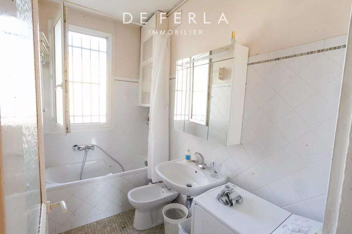 Appartement à PARIS-14E