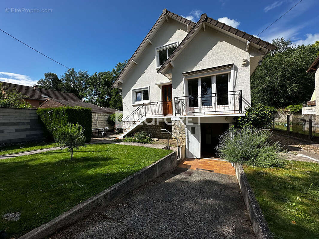 Maison à CERNY
