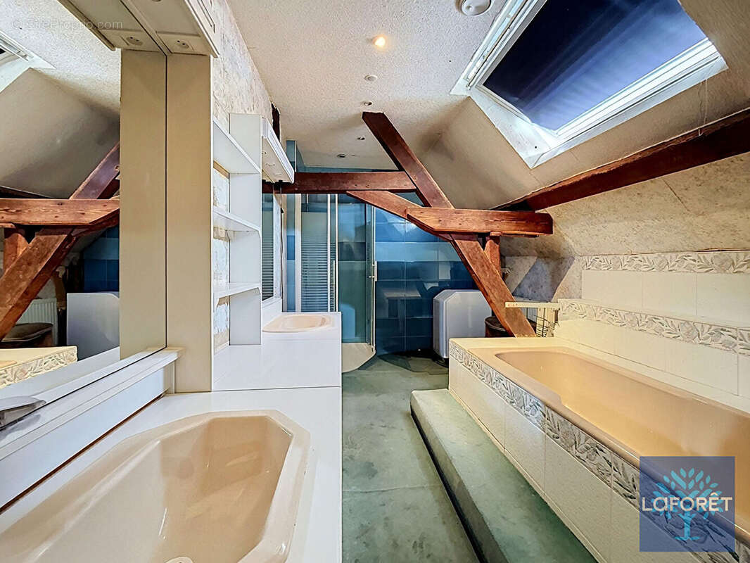 Magnifique maison avec stationnements et dépendances à Haspres - photo 12